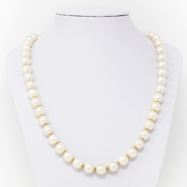 Collana di perle coltivate e oro giallo