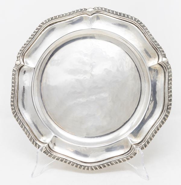 Piatto circolare in argento  - Asta PARADE IV - L'Arte della Tavola - Casa d'aste Farsettiarte