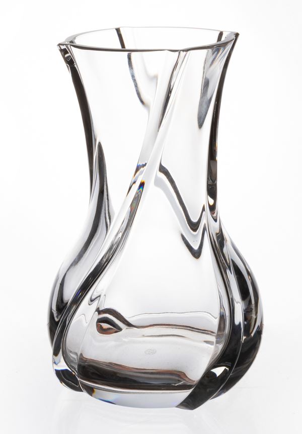 Vaso ad anfora in cristallo incolore Baccarat "Serpentine"  - Asta L'Arte della Tavola - Casa d'aste Farsettiarte