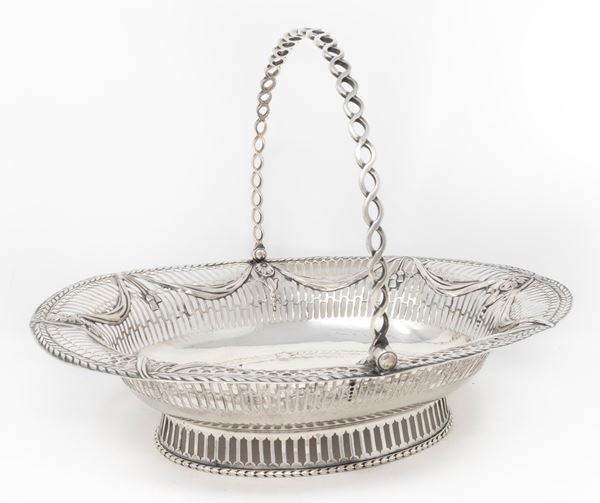 Antico cesto in argento sterling sbalzato e cesellato  - Asta L'Arte della Tavola - Casa d'aste Farsettiarte