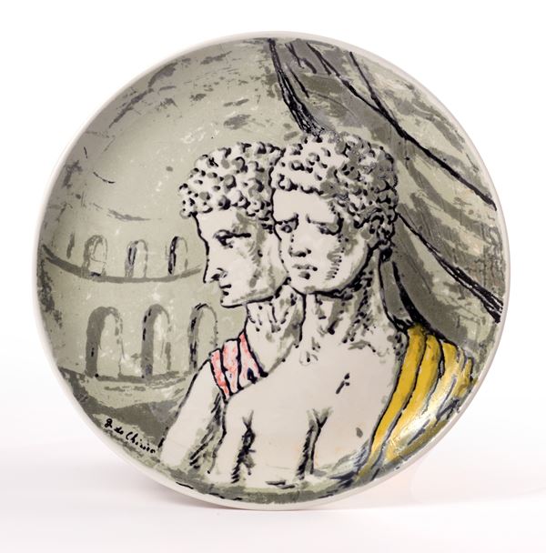 Giorgio de Chirico : I gladiatori  - Piatto in ceramica dipinta, multiplo, es. 105/150  [..]