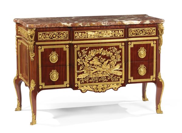 Commode in legno di mogano con rilievi in bronzo dorato