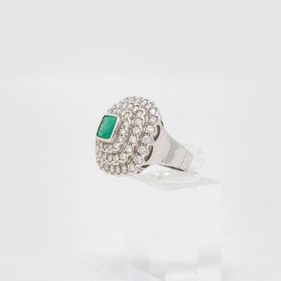Anello in Oro Bianco con Smeraldo e Diamanti