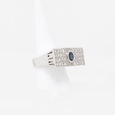 Anello Rettangolare in Oro Bianco con Zaffiro e Diamanti