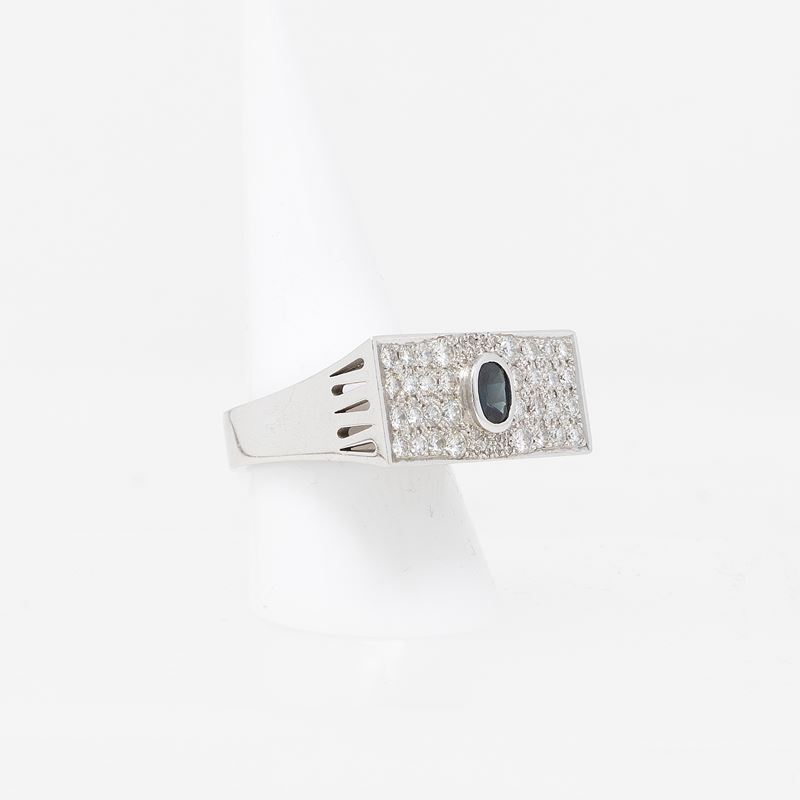 Anello Rettangolare in Oro Bianco con Zaffiro e Diamanti
