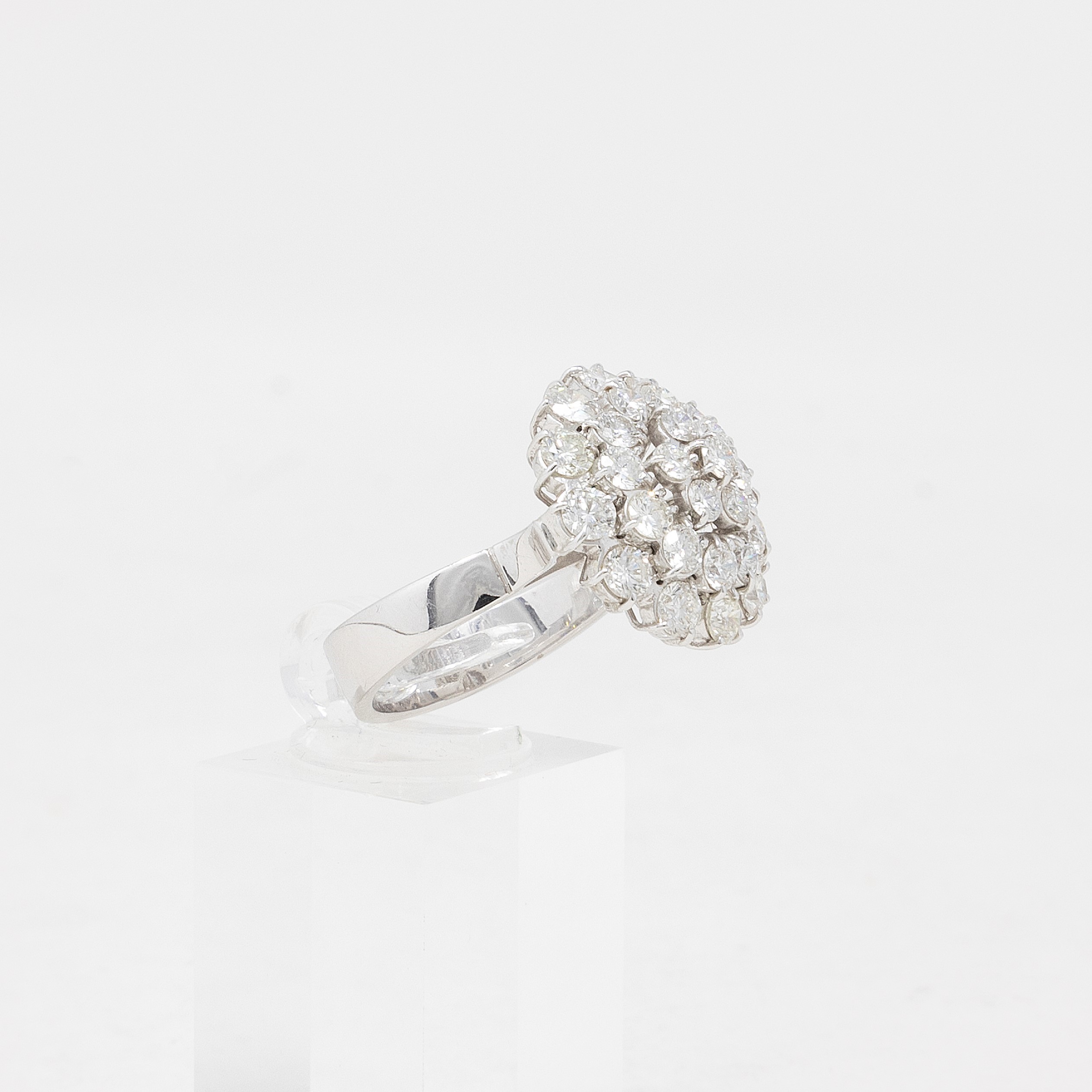 Anello a Corolla in Oro Bianco e Diamanti