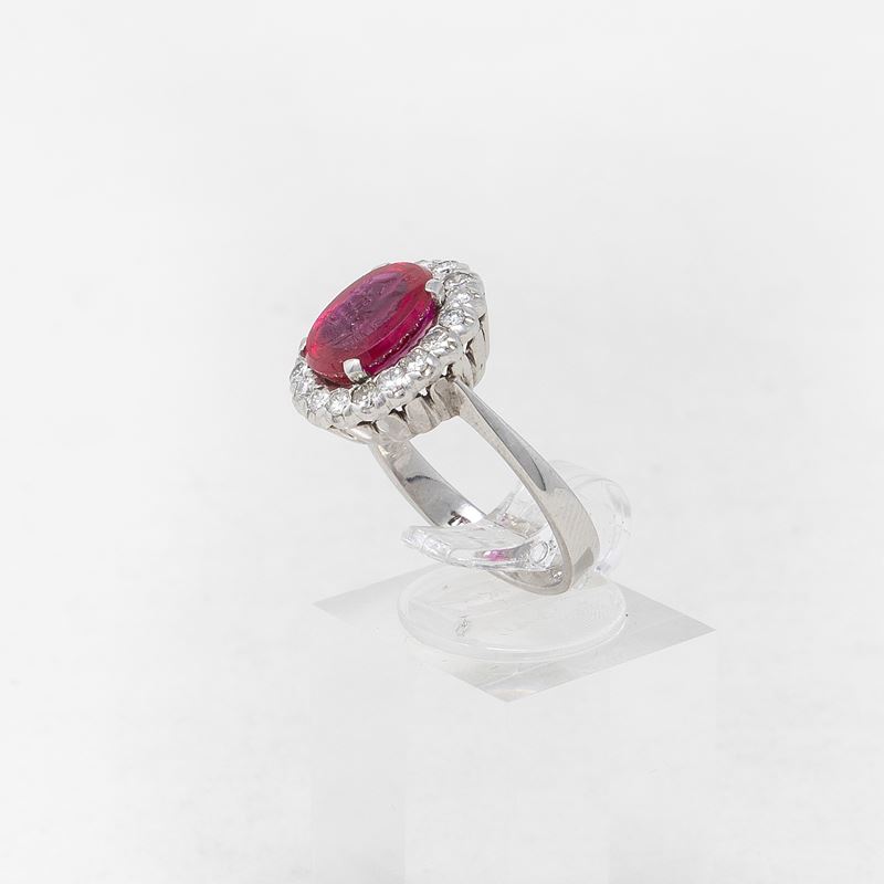 Anello in Oro Bianco con Rubino e Brillanti
