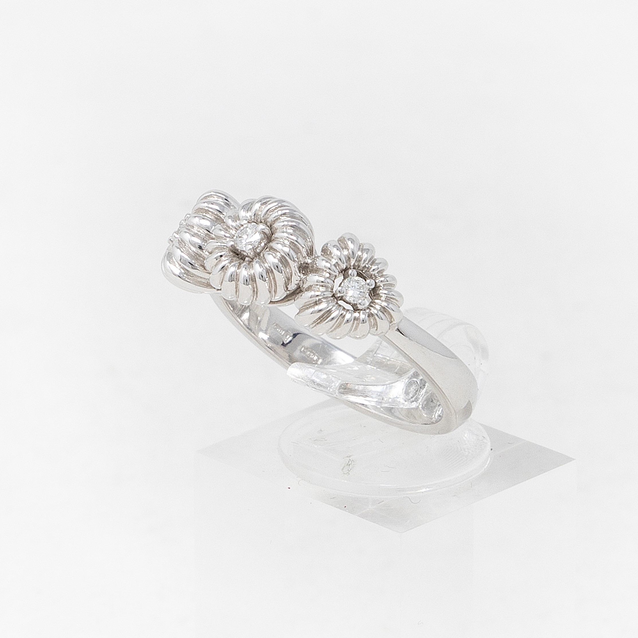 Damiani, Anello Trilogy in Oro Bianco e Brillanti