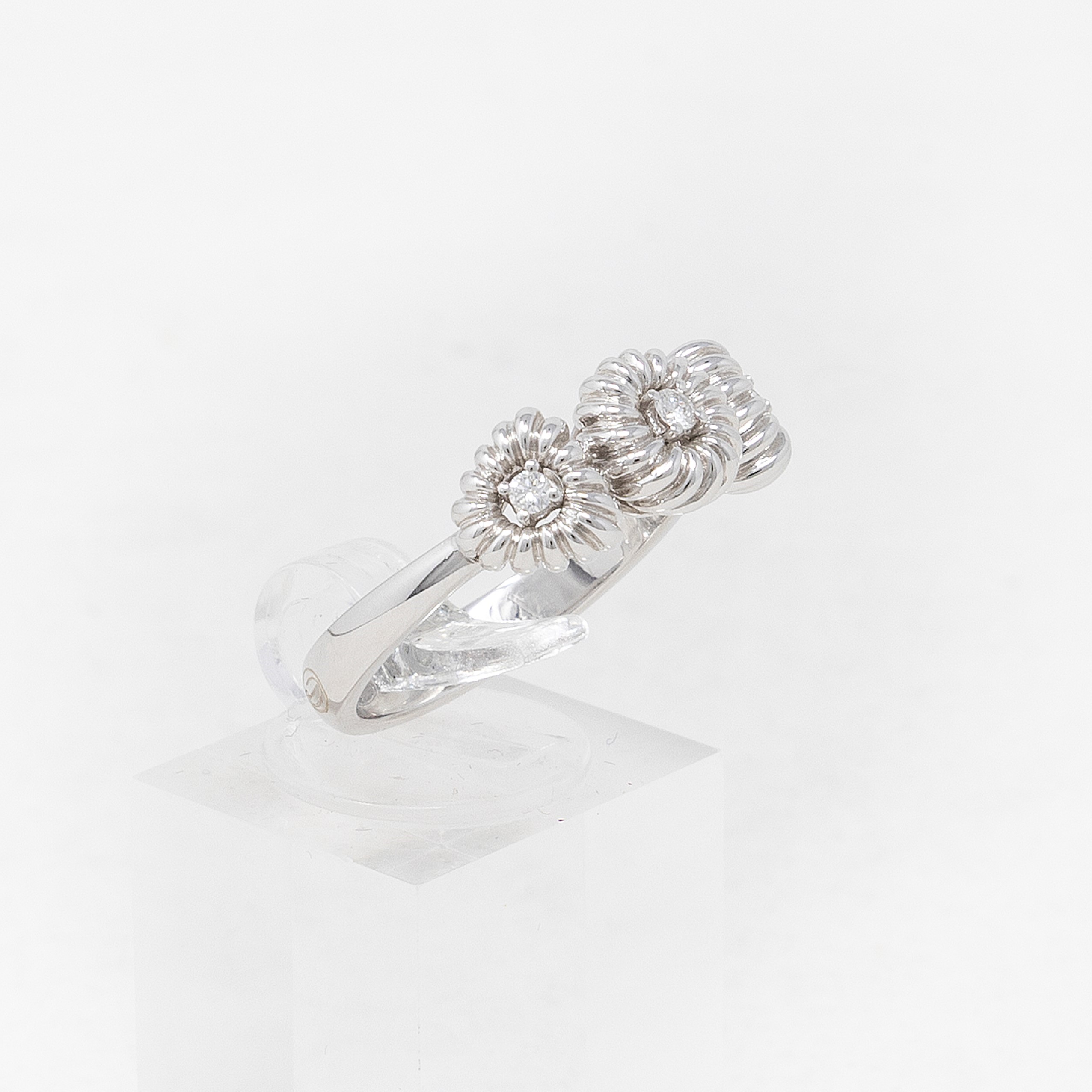 Damiani, Anello Trilogy in Oro Bianco e Brillanti