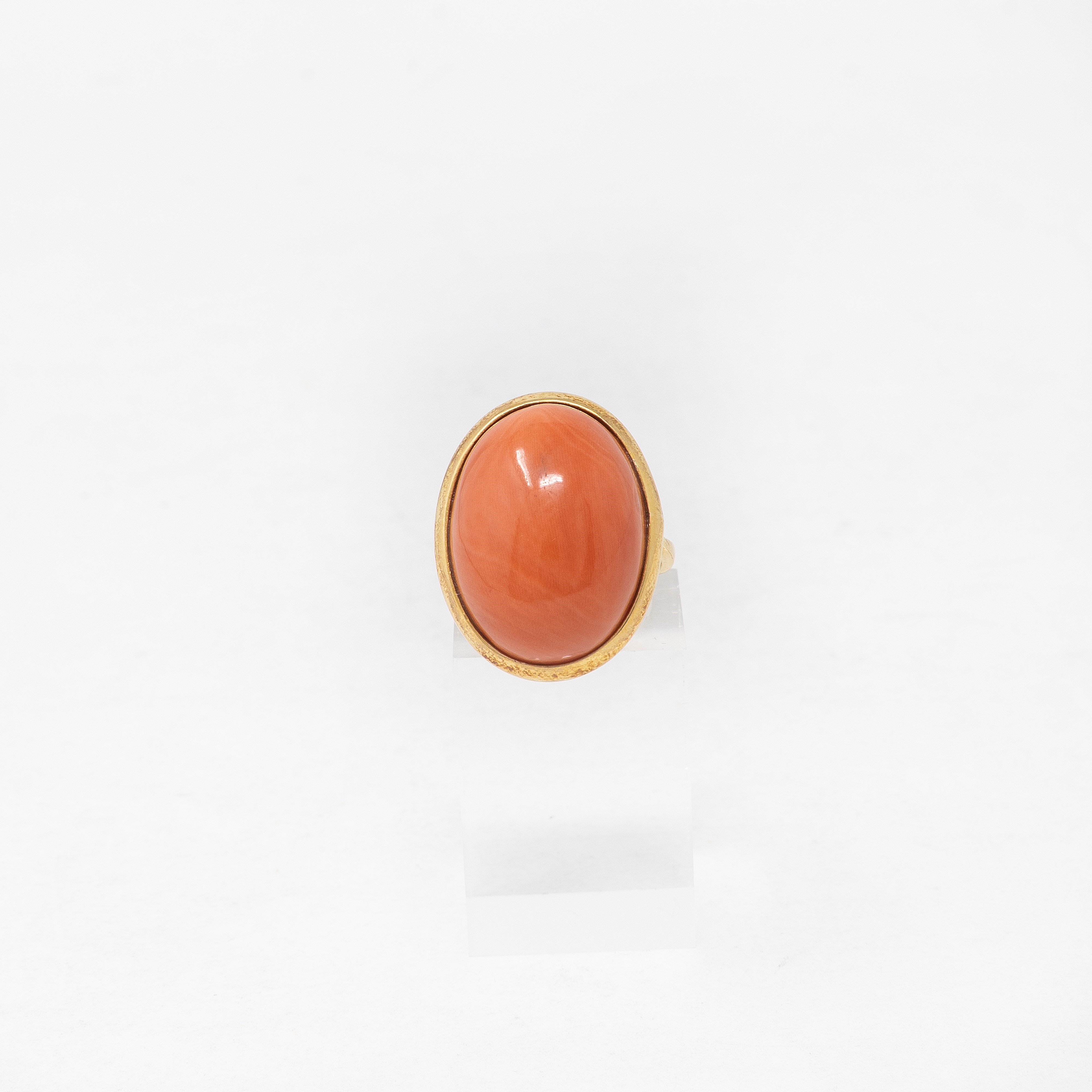 Anello in Oro Giallo e Corallo