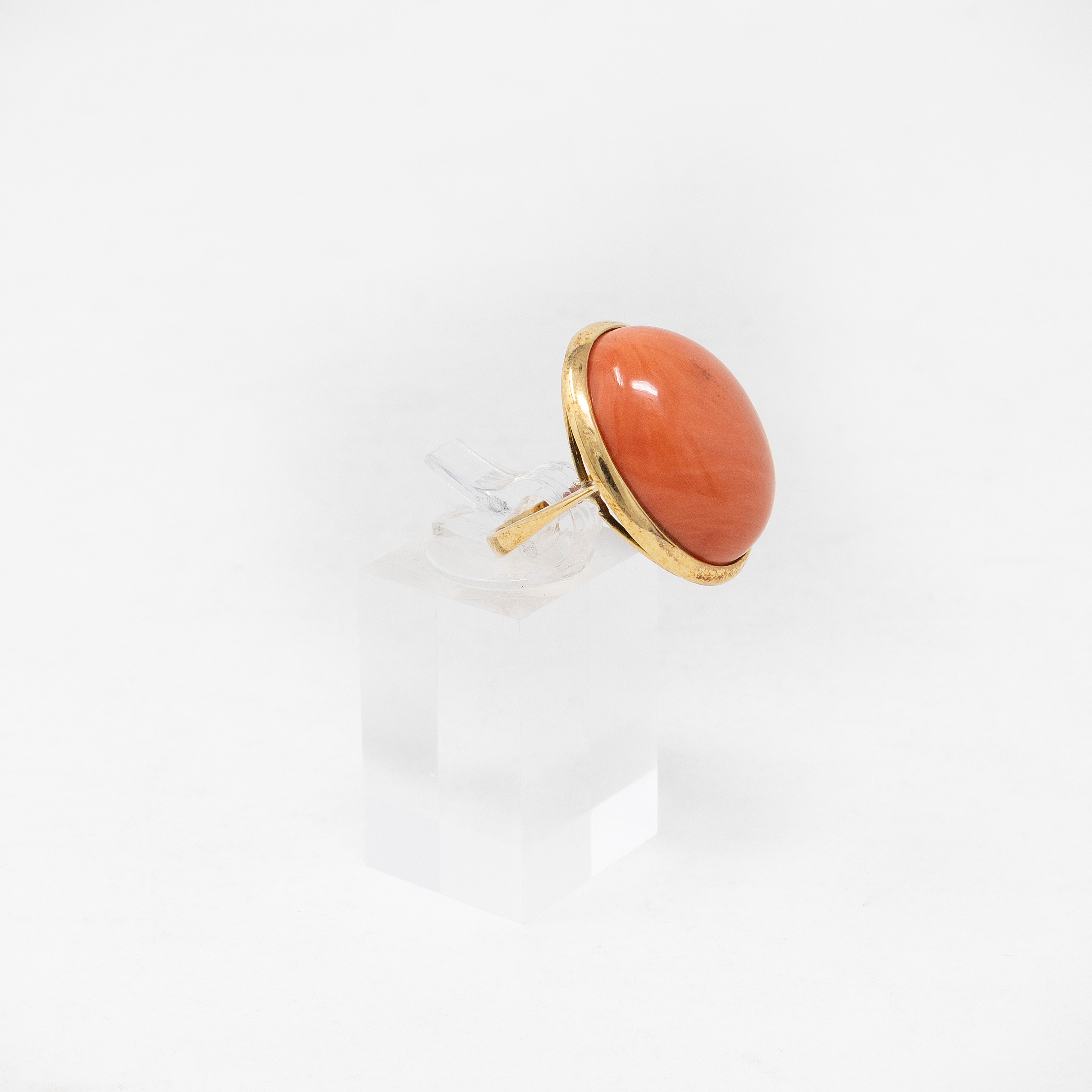 Anello in Oro Giallo e Corallo