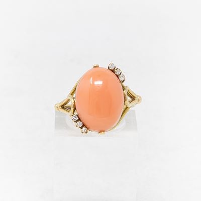 Anello in Oro Giallo con Corallo e Brillanti