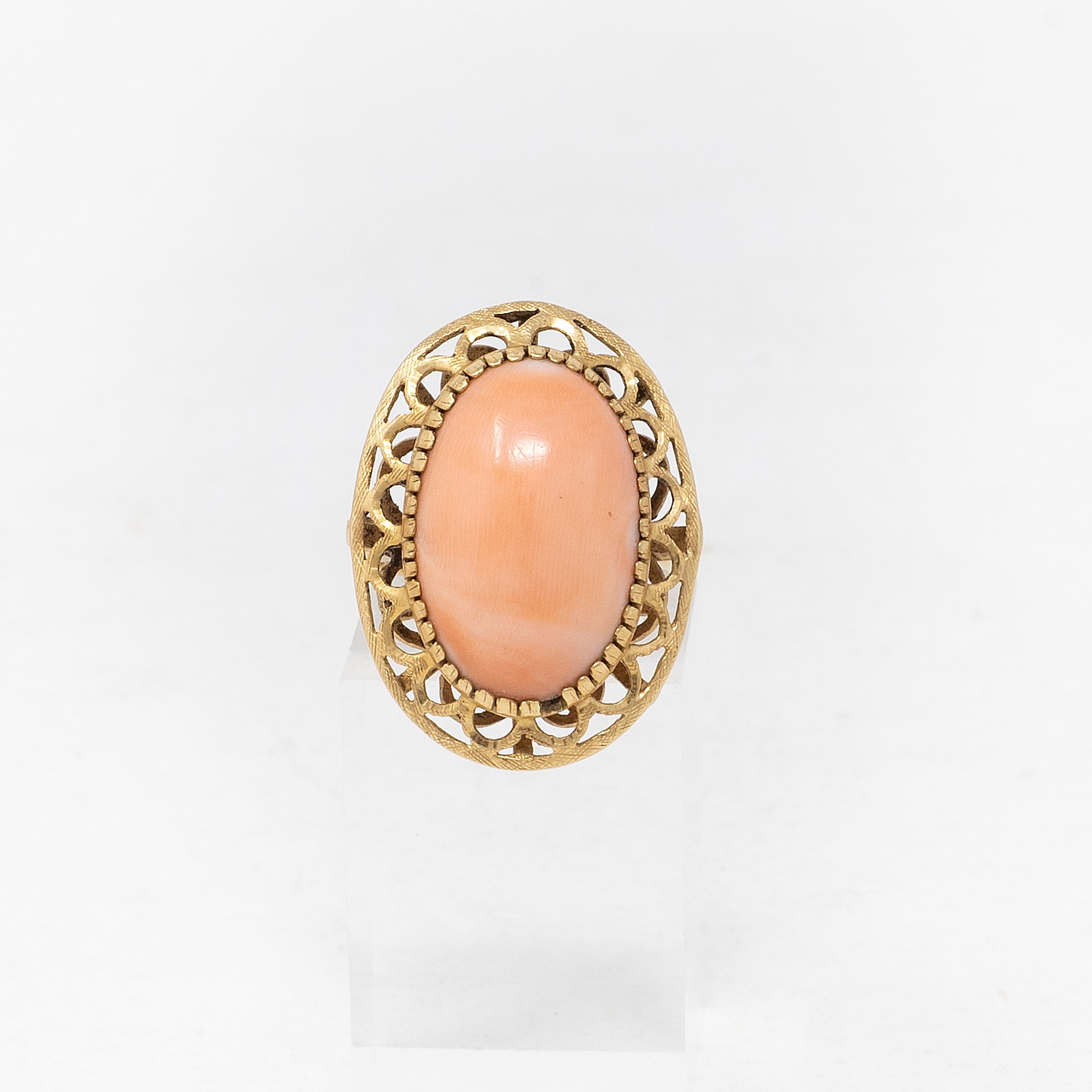 Anello in Oro Giallo e Corallo