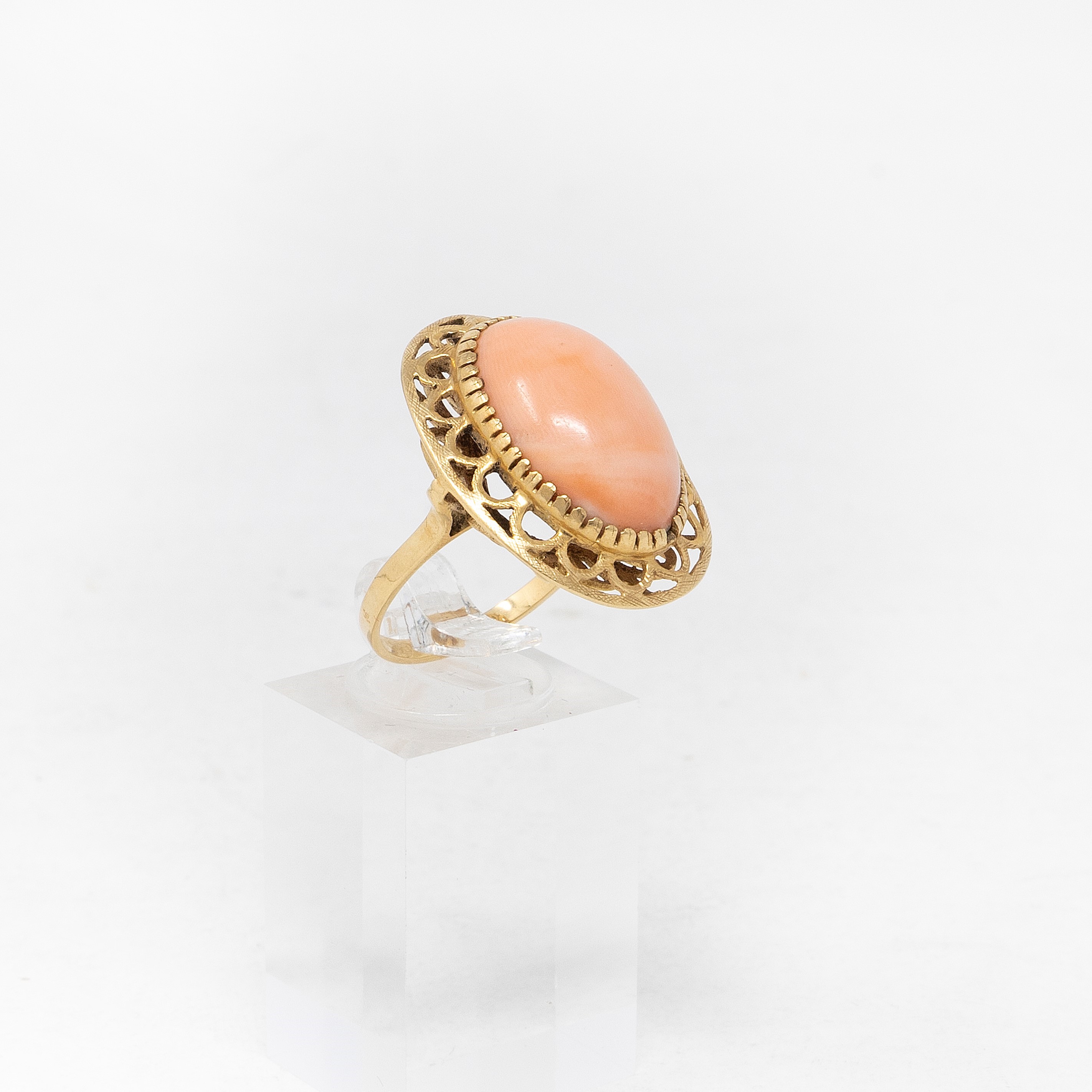 Anello in Oro Giallo e Corallo