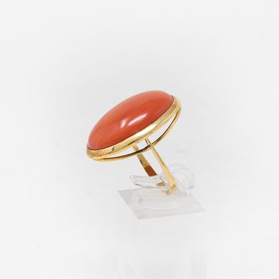 Anello in Oro Giallo e Corallo