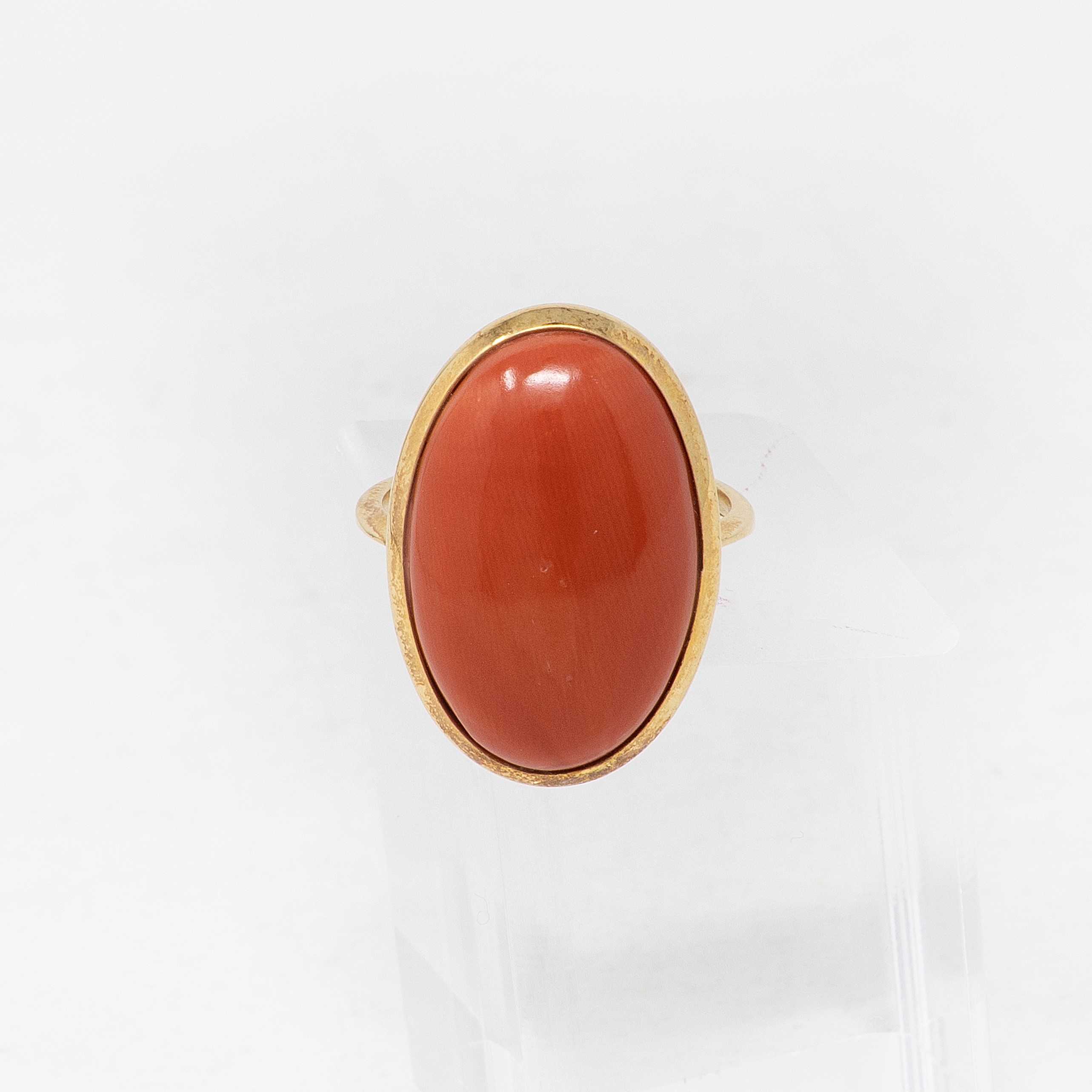Anello in Oro Giallo e Corallo