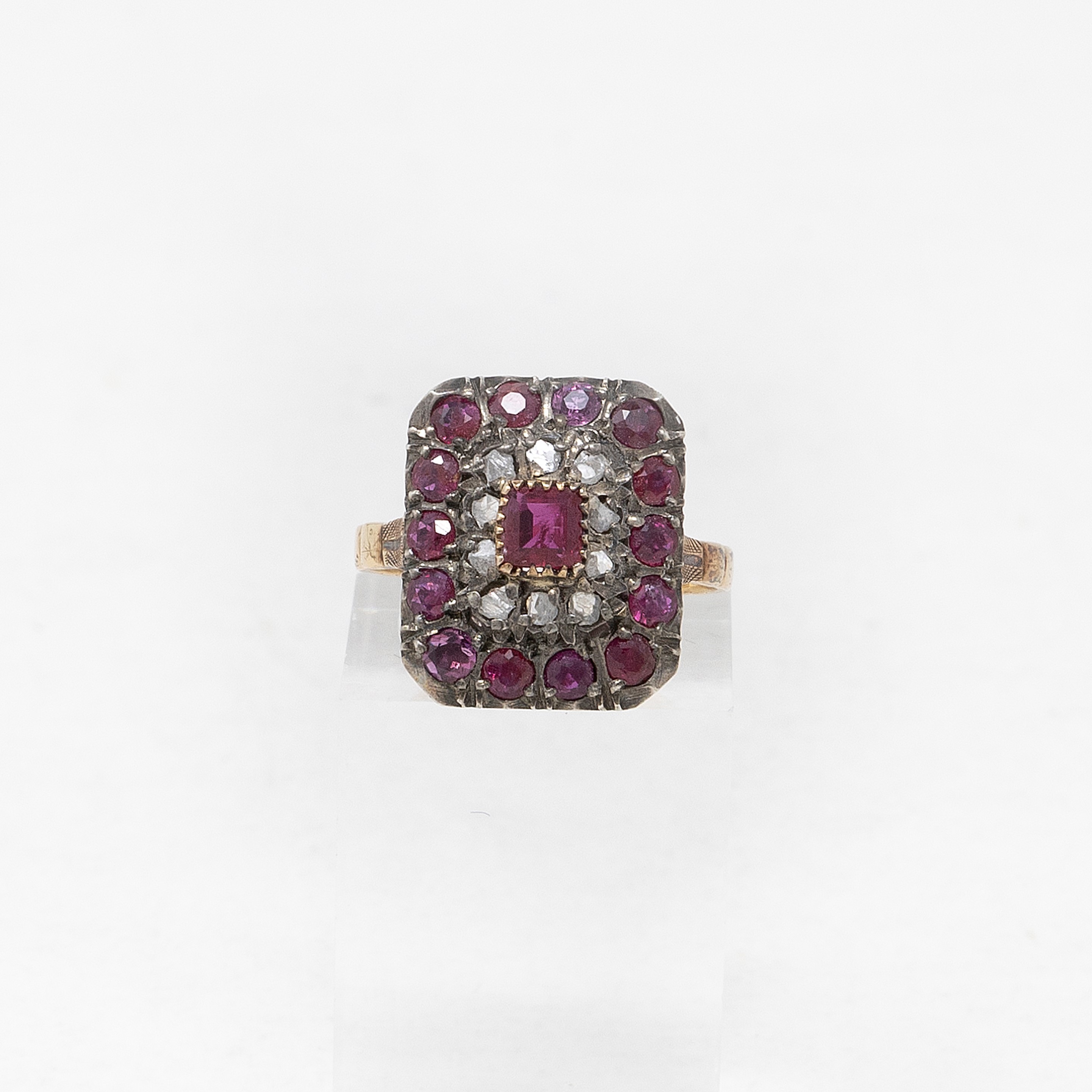 Anello Rettangolare in Oro Giallo, Argento, Rubini e Rose di Diamante