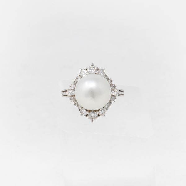 Damiani, anello in oro bianco con perla e diamanti