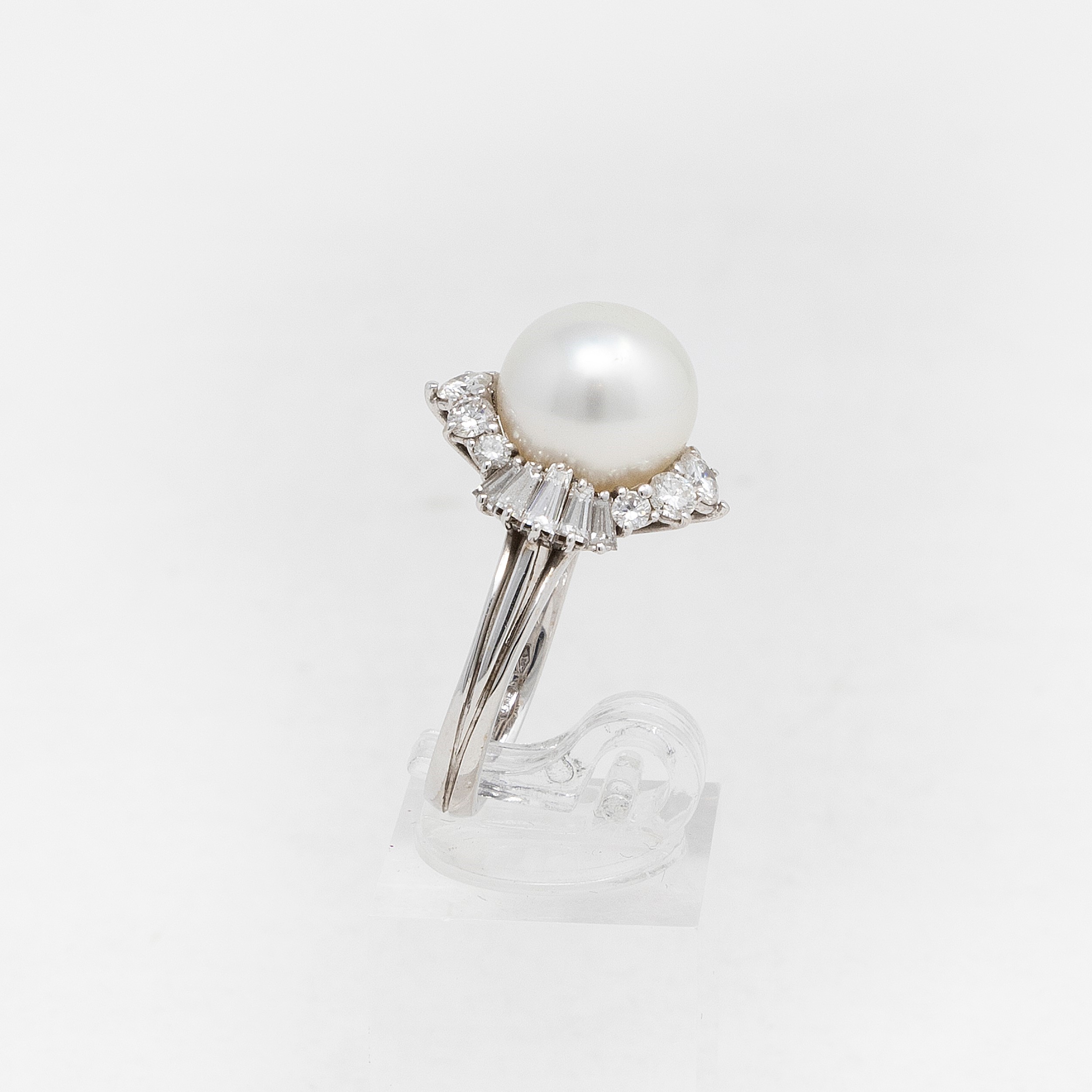 Damiani, Anello in Oro Bianco con Perla e Diamanti