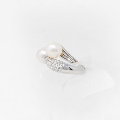 Anello a Fascia in Oro Bianco con Perle e Brillanti