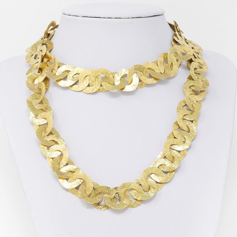 Favilli, Lunga Collana in Oro Giallo Martellato