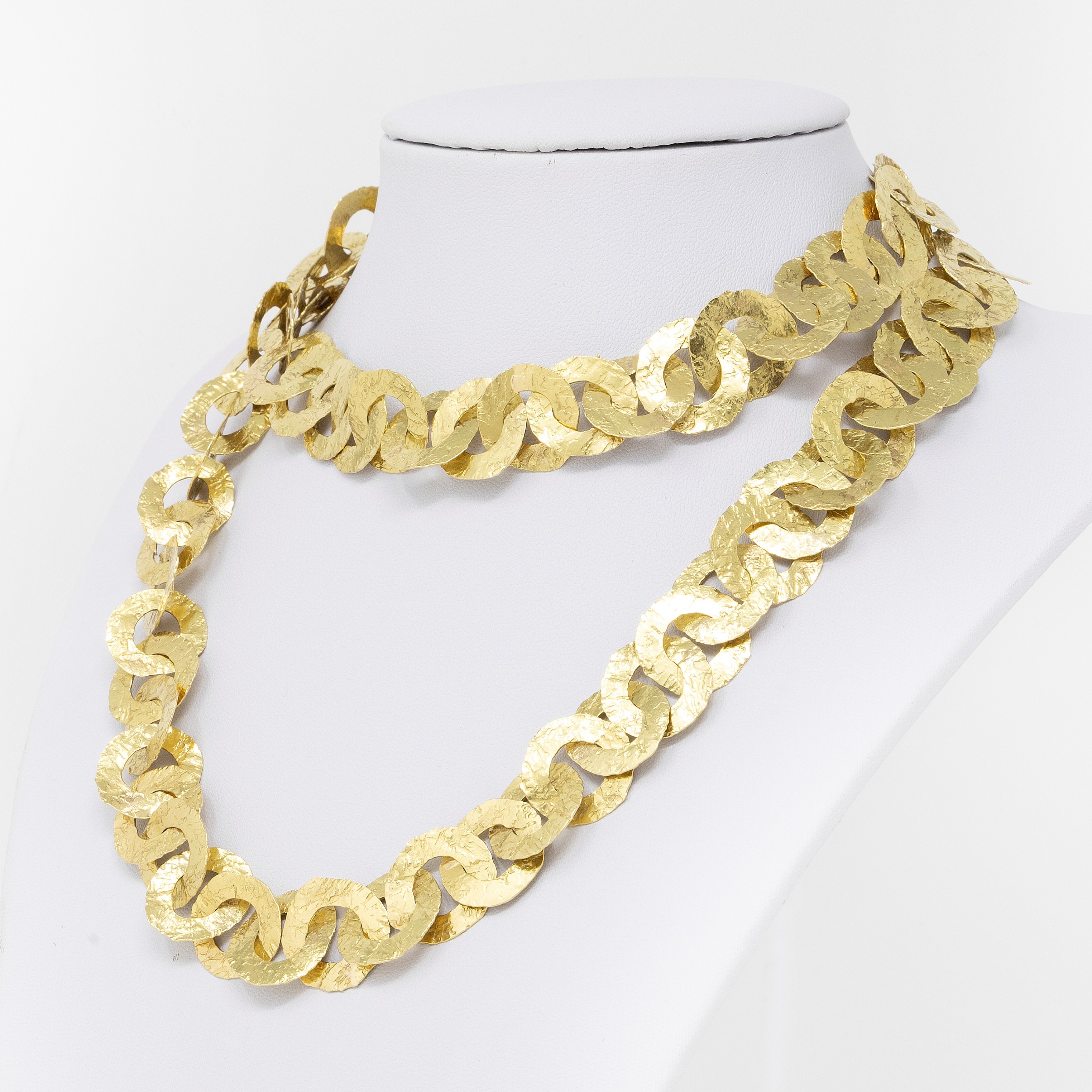 Favilli, Lunga Collana in Oro Giallo Martellato