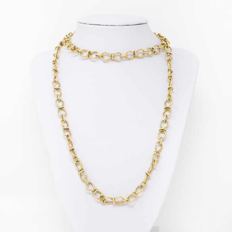 Favilli, Lunga Collana in Oro Giallo Martellato