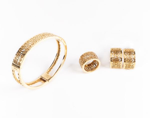 Bracciale, anello e orecchini in oro giallo