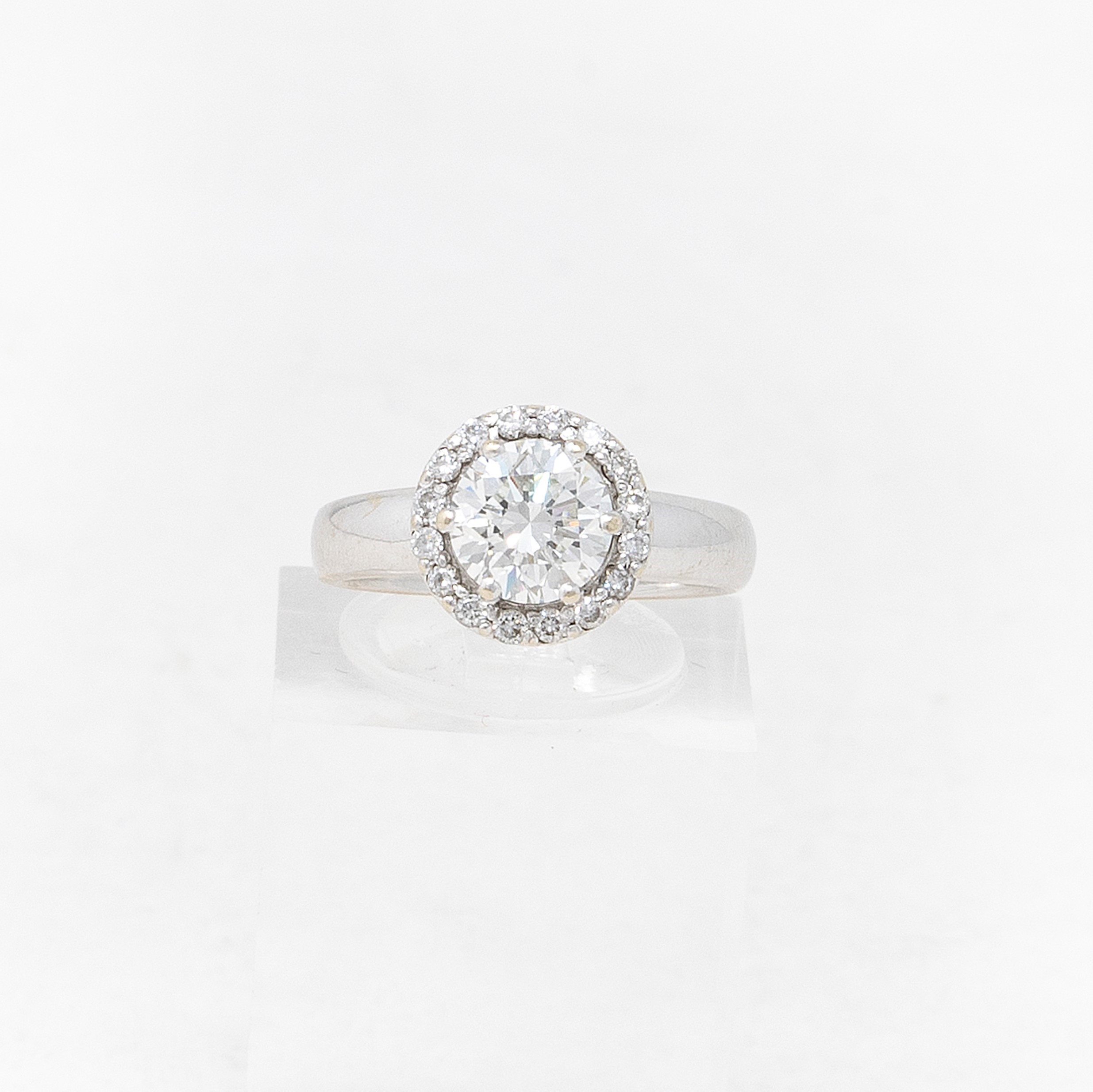 Anello in Oro Bianco con Solitario