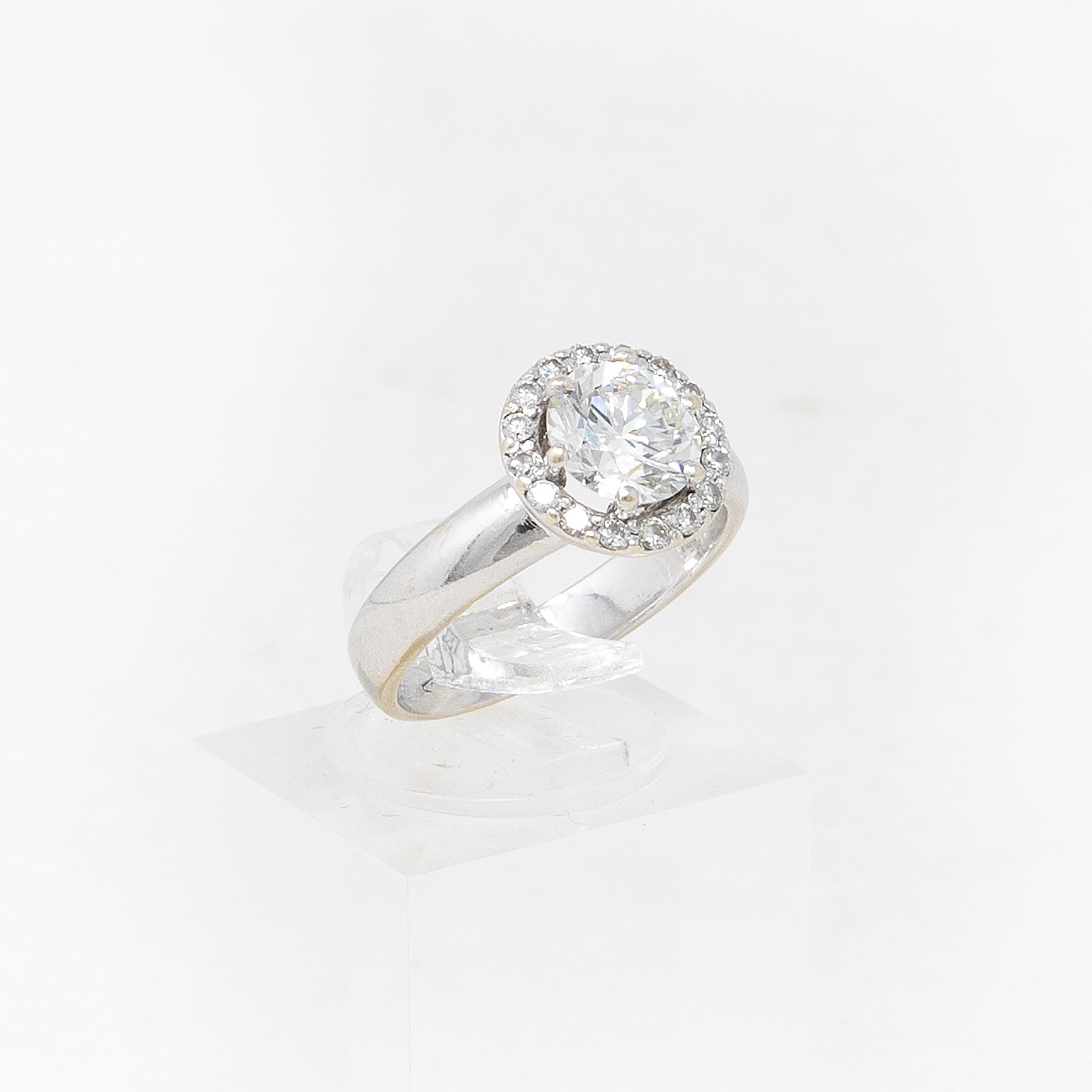 Anello in Oro Bianco con Solitario