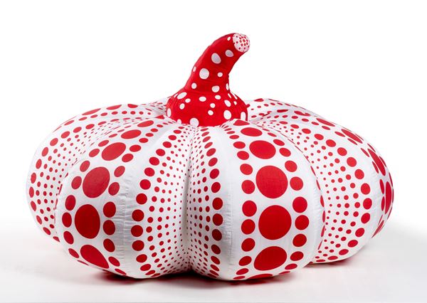 Yayoi Kusama : Dots Obsession (Pumpkin red - Large)  - Cuscino-scultura in nylon,  [..]