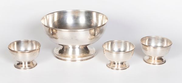 Coppa con diciotto coppette in argento Brandimarte  - Asta L'Arte della Tavola - Casa d'aste Farsettiarte