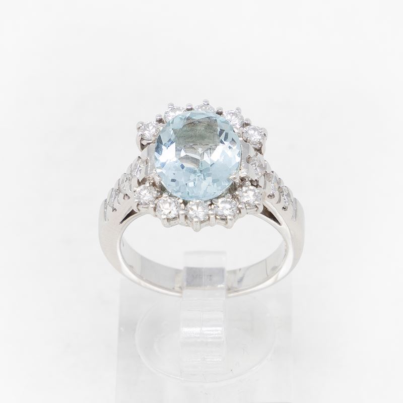 Anello in Oro Bianco con Acquamarina e Diamanti