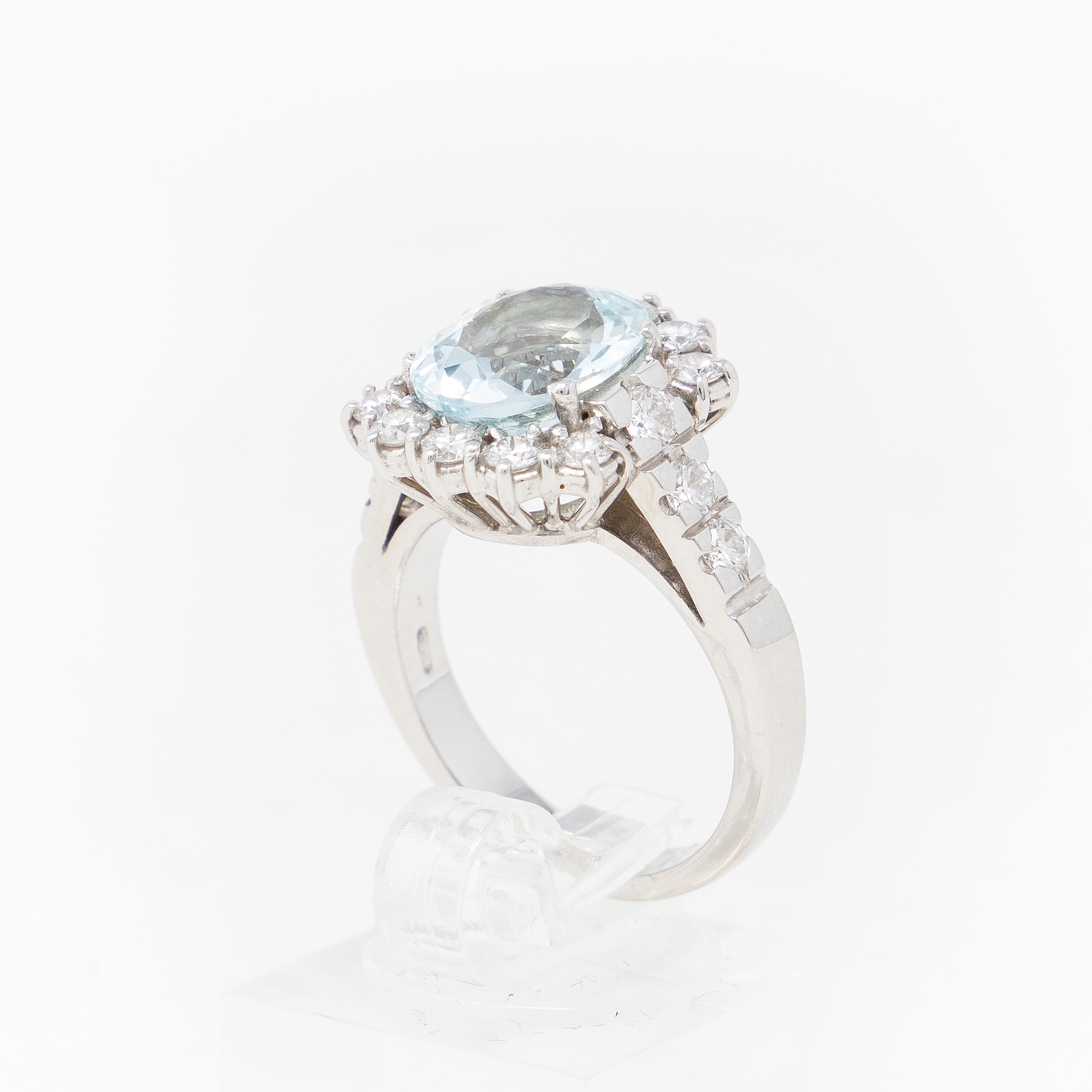 Anello in Oro Bianco con Acquamarina e Diamanti