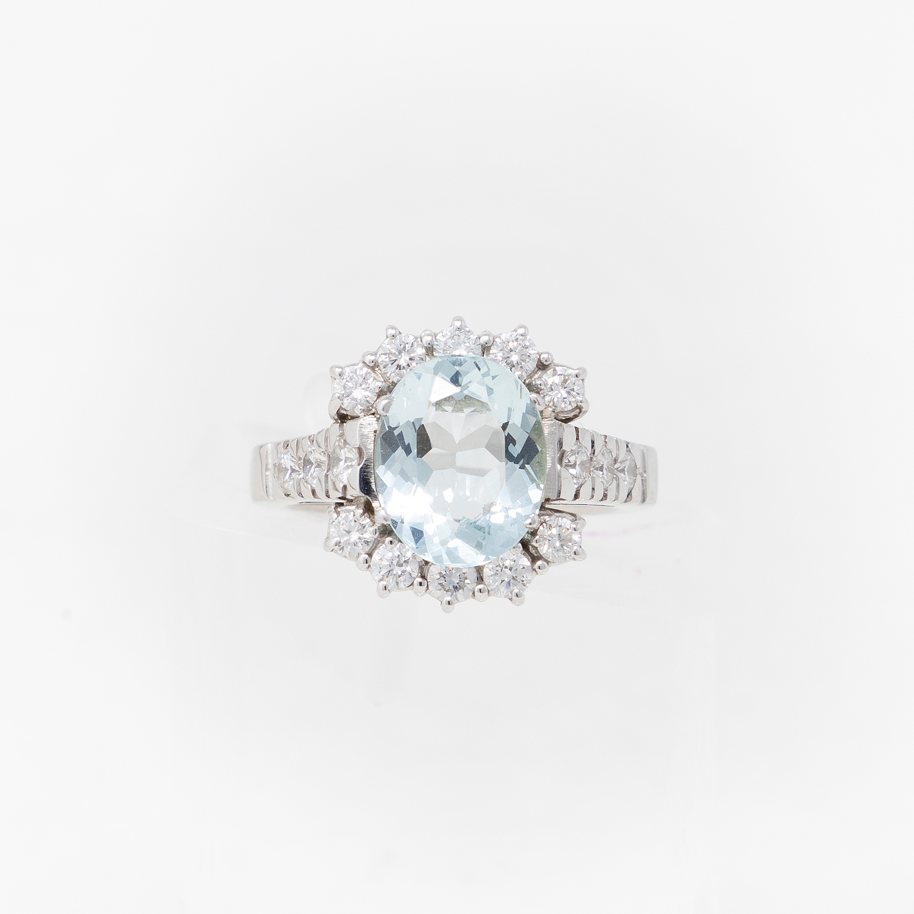 Anello in Oro Bianco con Acquamarina e Diamanti