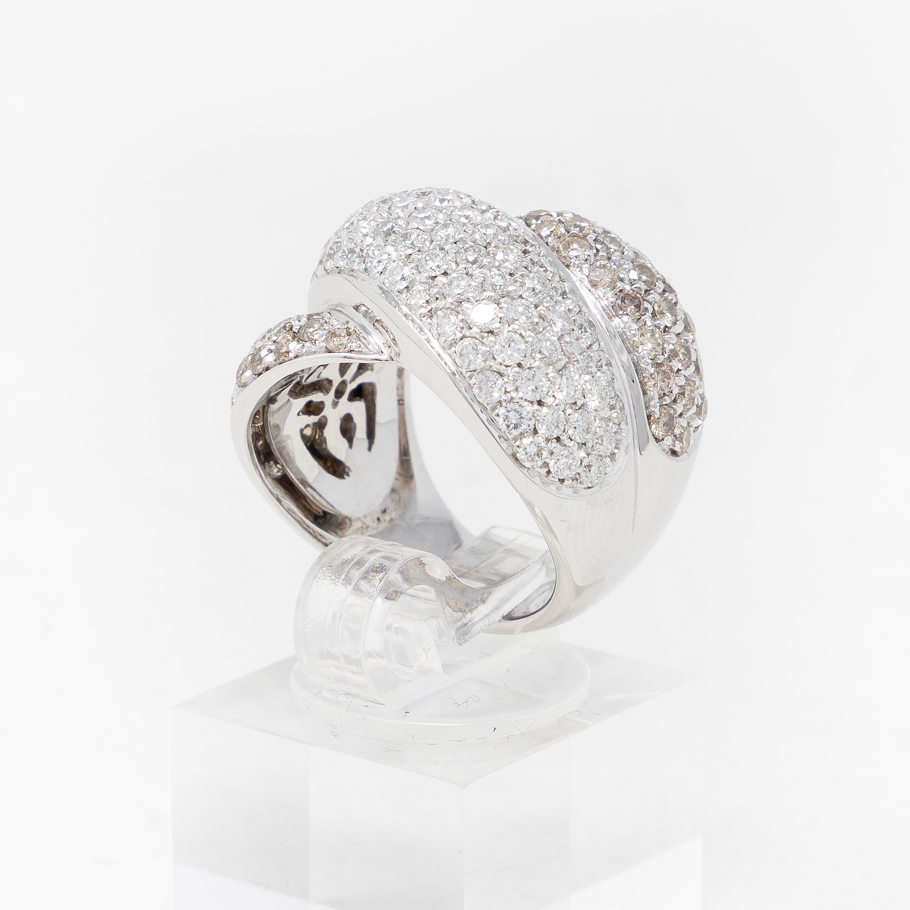 Anello in Oro Bianco e Diamanti