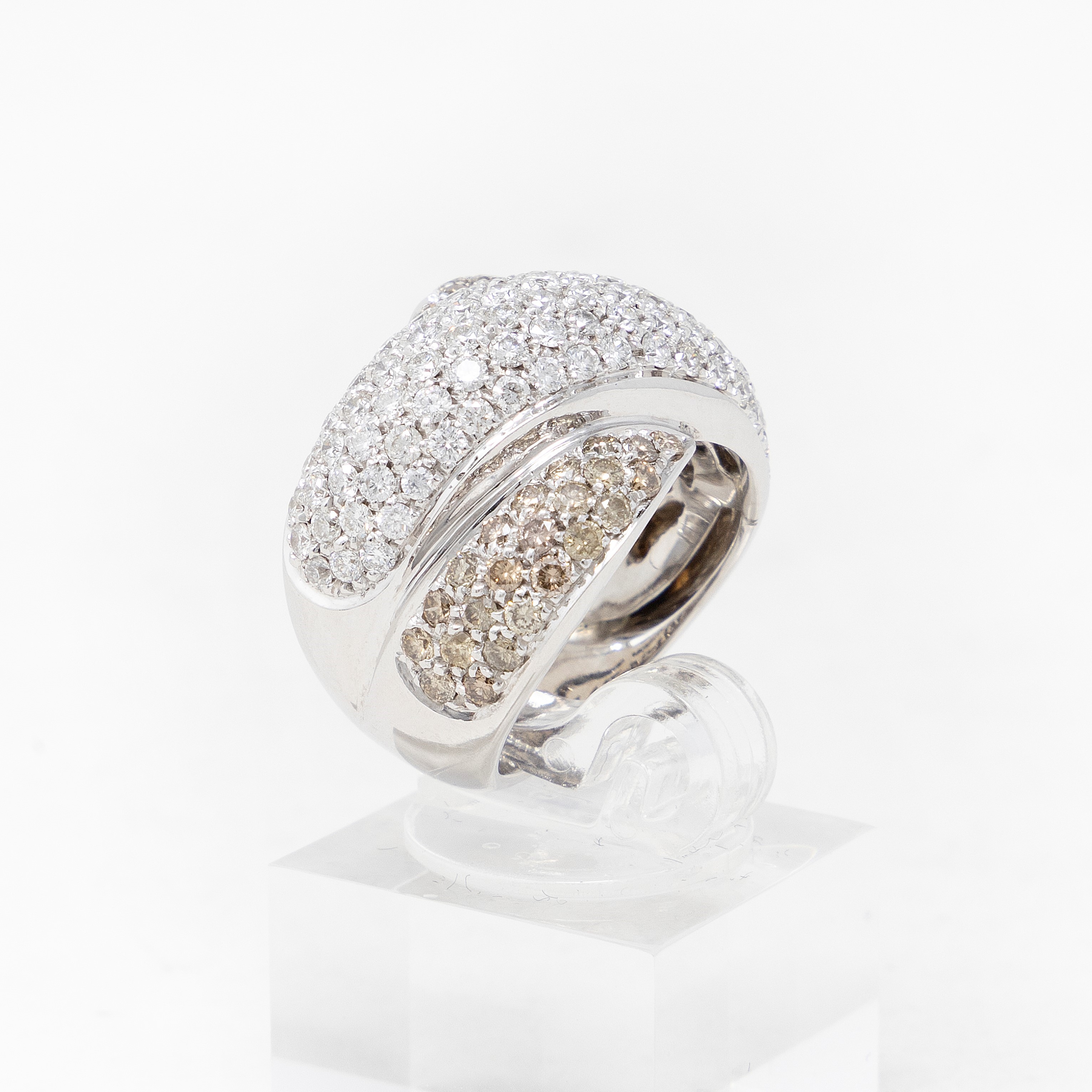 Anello in Oro Bianco e Diamanti