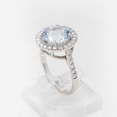 Anello in Oro Bianco con Acquamarina e Diamanti