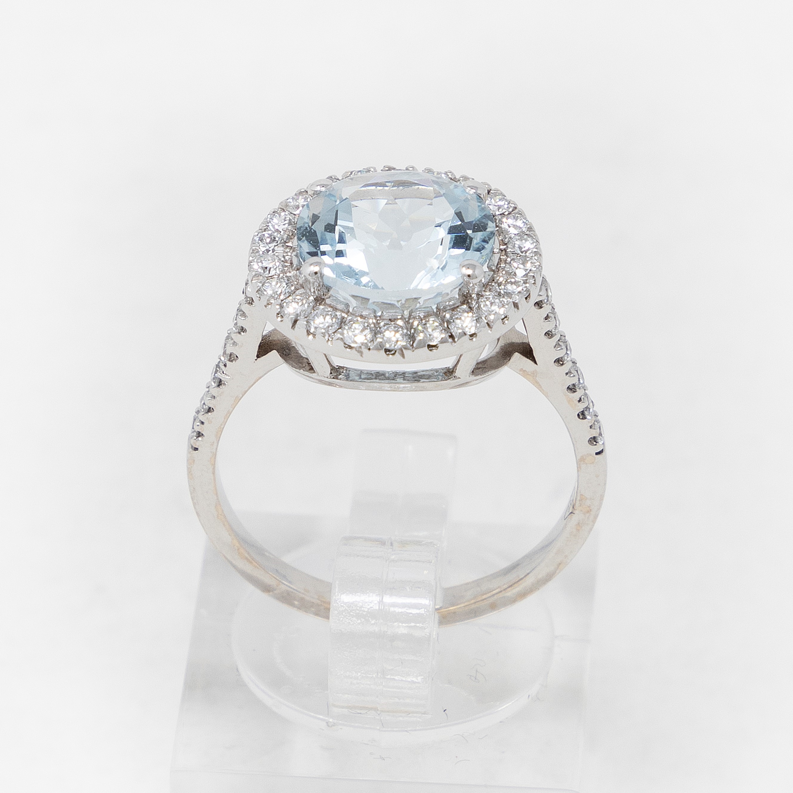 Anello in Oro Bianco con Acquamarina e Diamanti