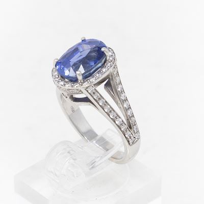 Anello in Oro Bianco con Zaffiro e Diamanti
