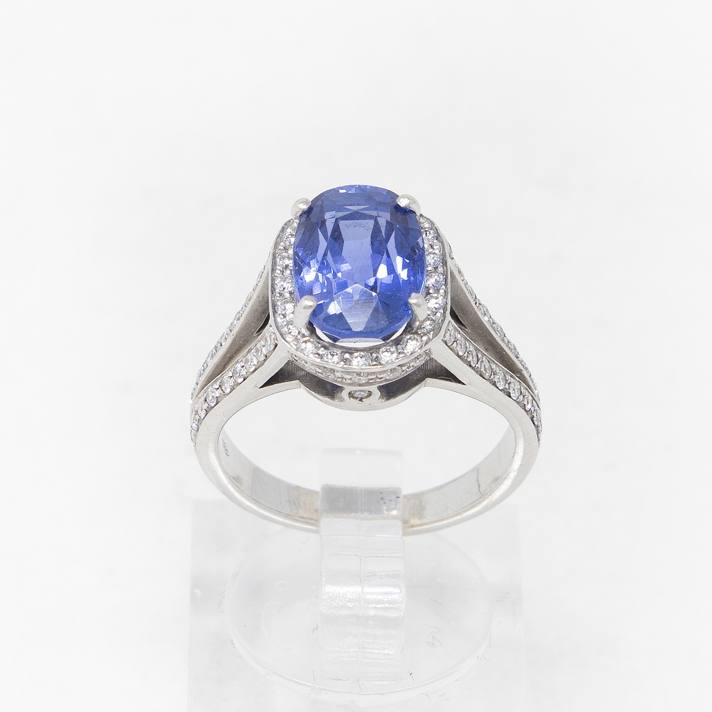 Anello in Oro Bianco con Zaffiro e Diamanti