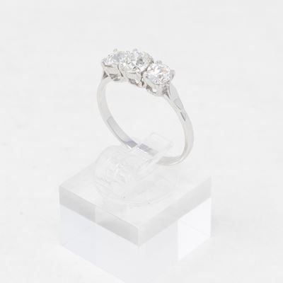Anello Trilogy in Oro Bianco e Diamanti