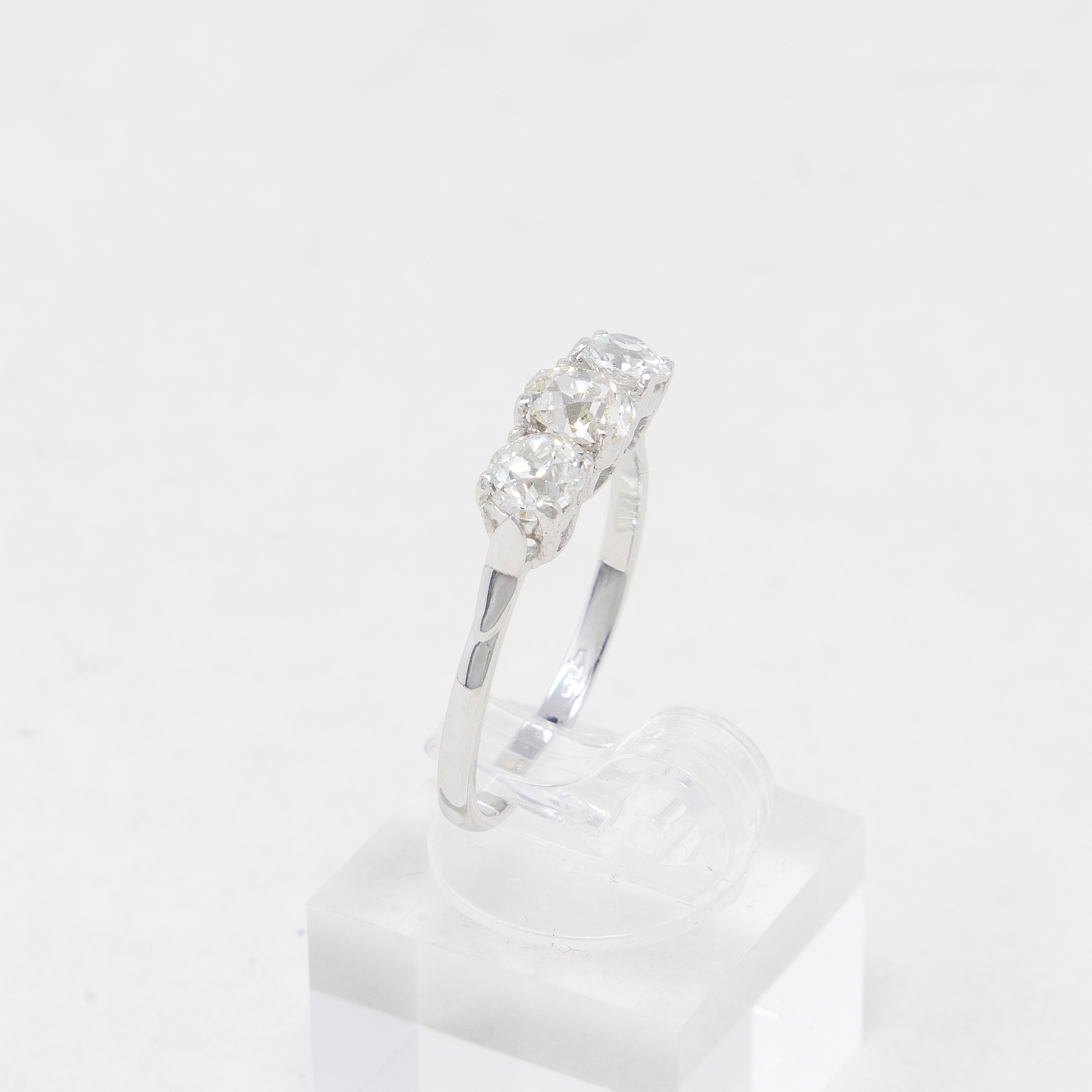 Anello Trilogy in Oro Bianco e Diamanti