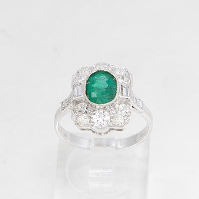 Anello Rettangolare in Oro Bianco con Smeraldo e Diamanti