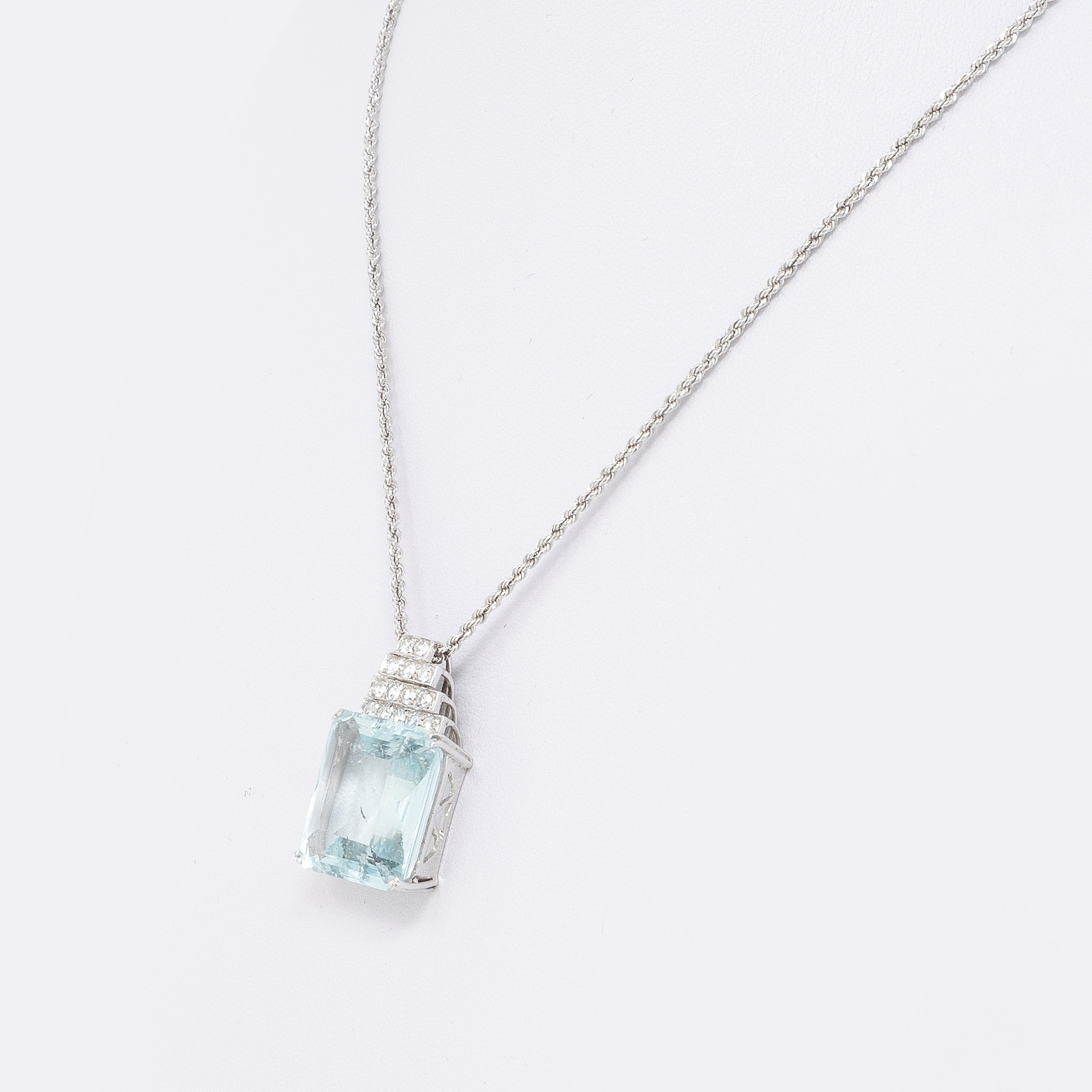 Pendente Geometrico in Oro Bianco con Acquamarina e Diamanti