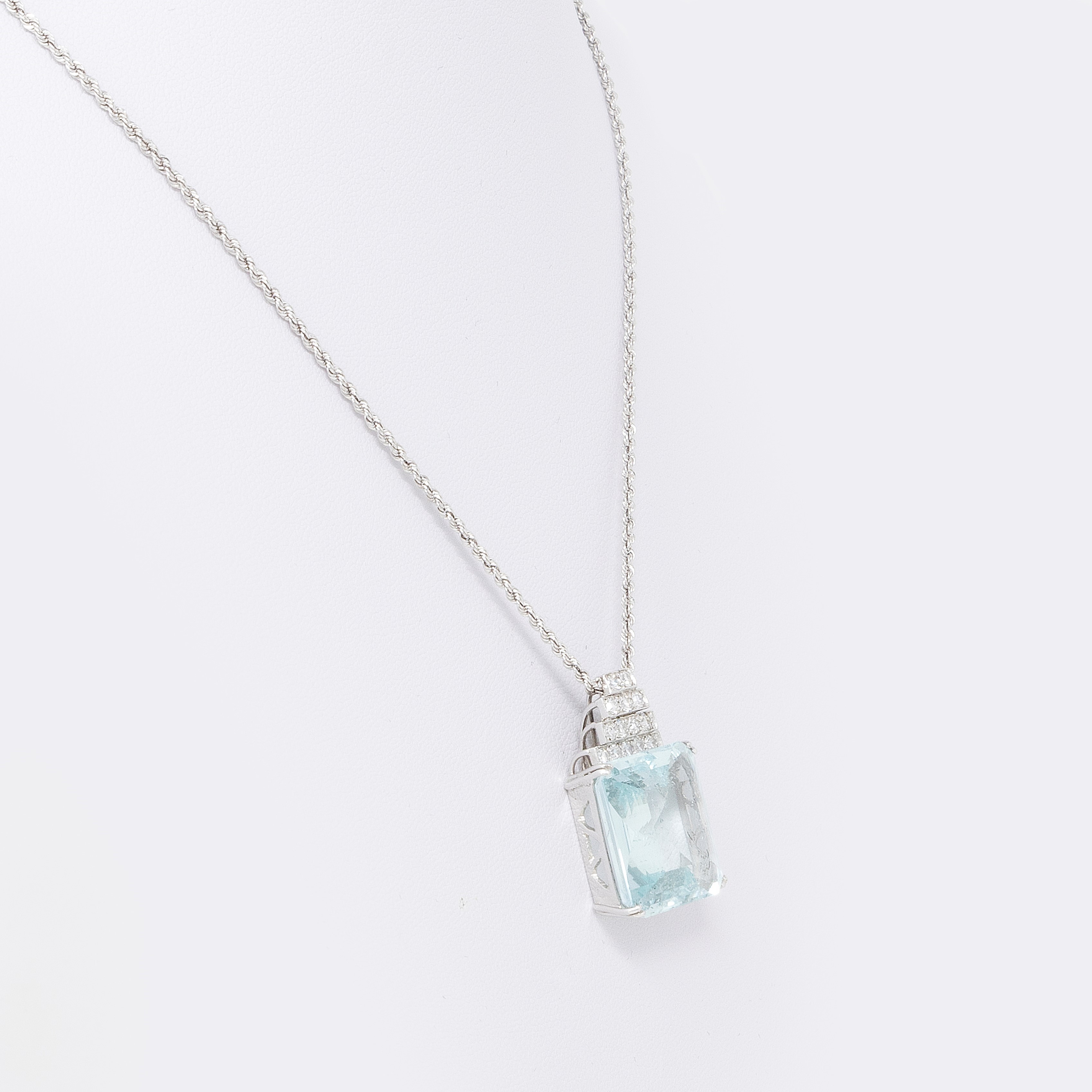 Pendente Geometrico in Oro Bianco con Acquamarina e Diamanti