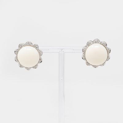 Orecchini in Oro Bianco con Corallo Bianco e Brillanti