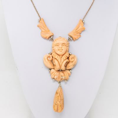 Collana in Oro Giallo con Corallo