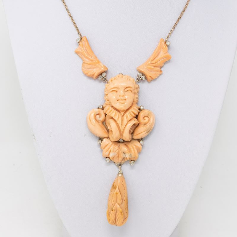 Collana in Oro Giallo con Corallo
