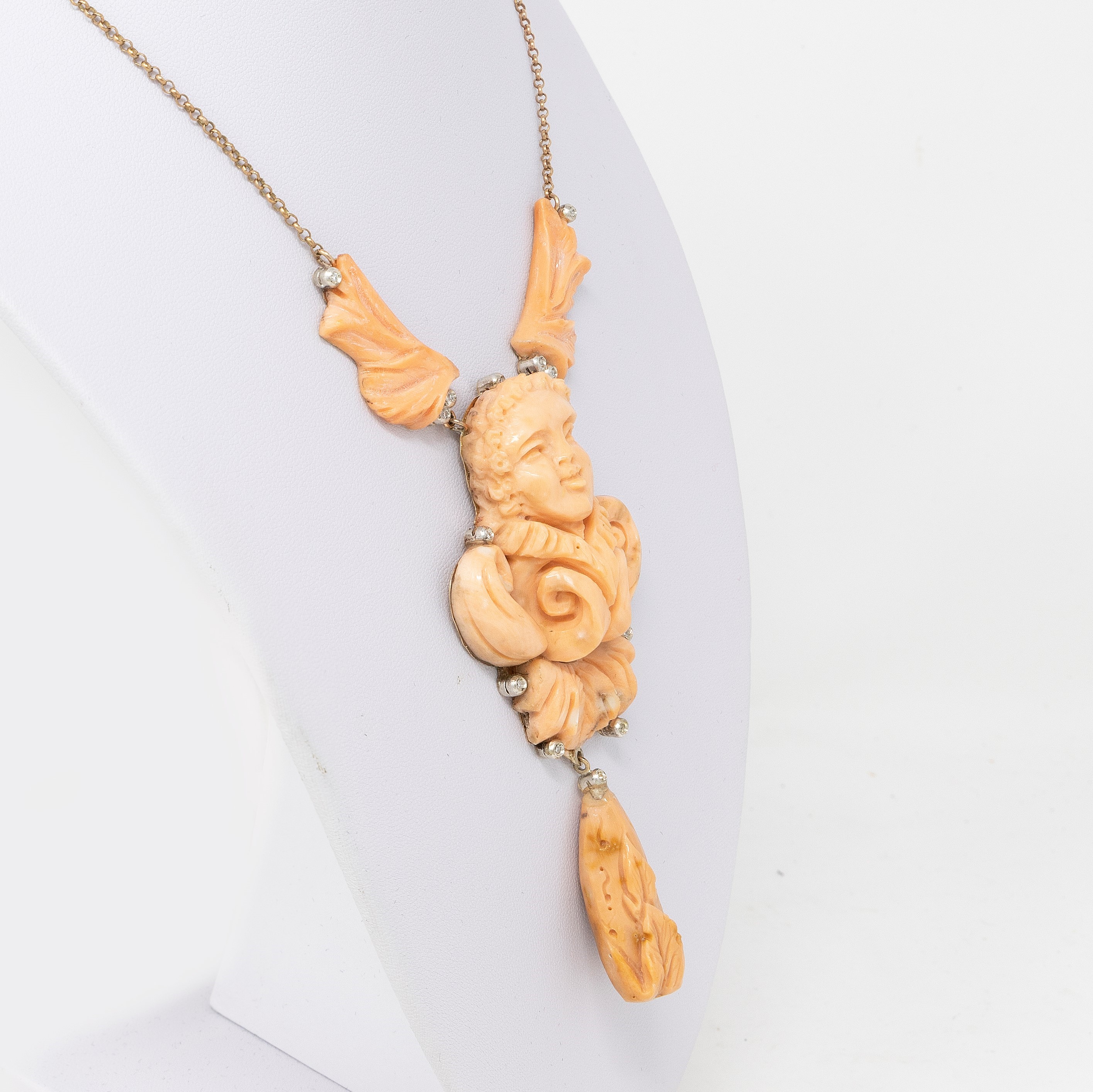 Collana in Oro Giallo con Corallo